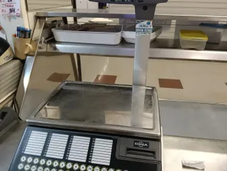 Traspaso carnicería mercado Torrefiel (Valencia).