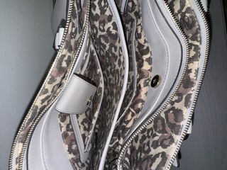 Bolso Guess Gris Animal Print