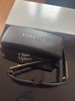 Gafas Versace Negras y Doradas