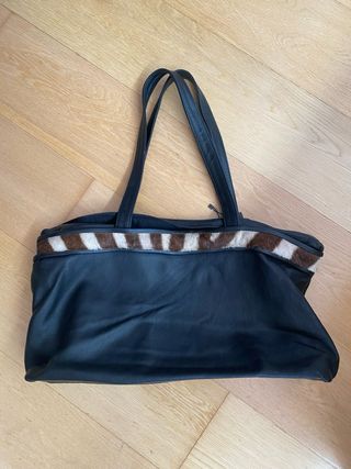 Bolso de cuero negro y cebra 