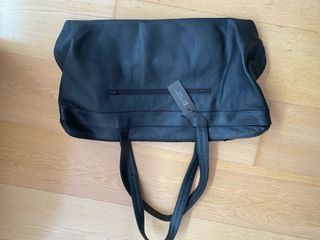 Bolso de cuero negro y cebra 