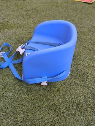 Trona azul para mesa con arnés