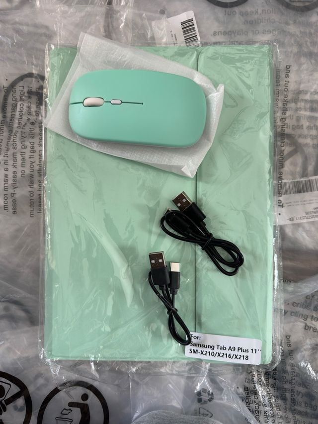 Lote liquidación n°16. Fundas de móviles y tablet