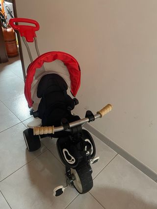 Triciclo infantil con manillar y capota