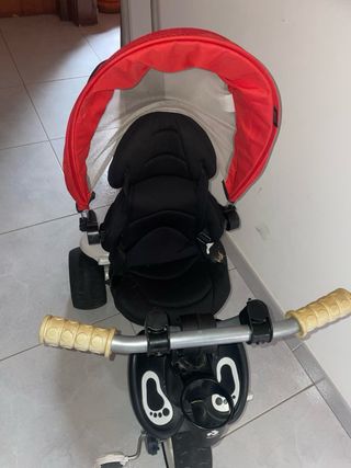 Triciclo infantil con manillar y capota
