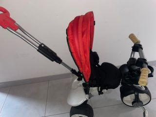Triciclo infantil con manillar y capota