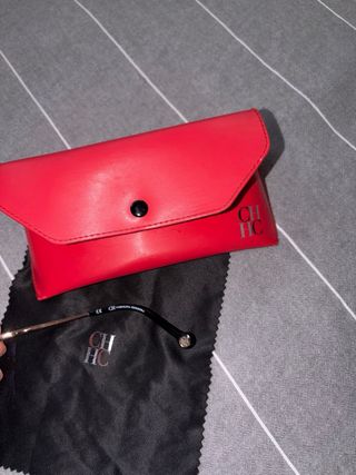 Gafas Carolina Herrera Negras y Rojas