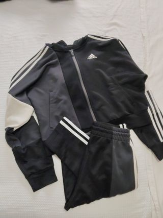 Conjunto chándal Adidas negro, blanco, beige y gri