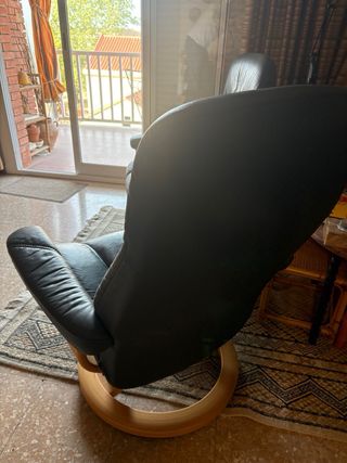 2 poltrone Stressless in pelle e legno