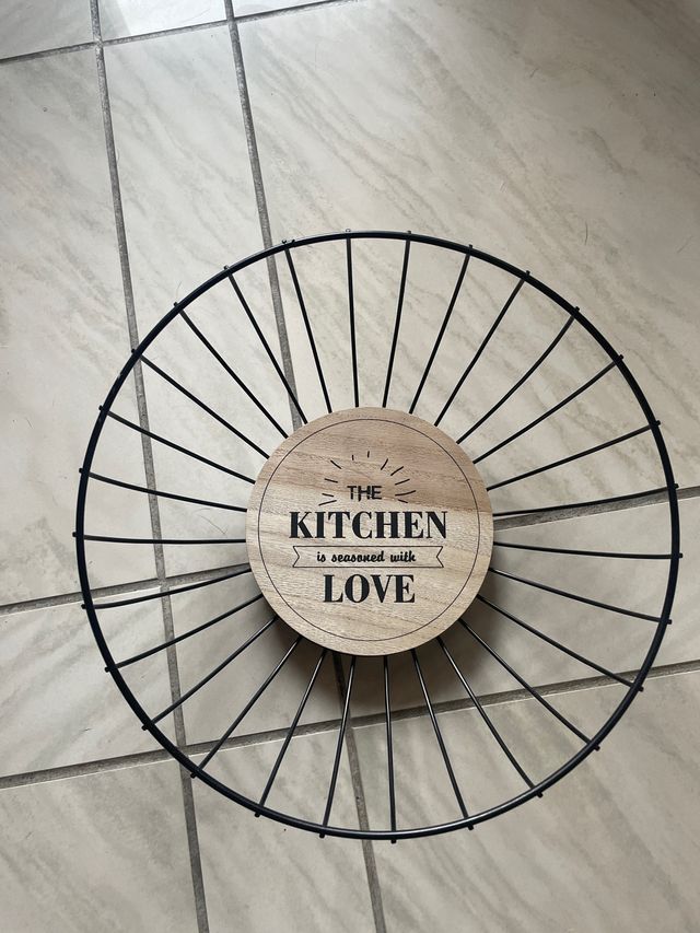 Portafrutta in metallo e legno