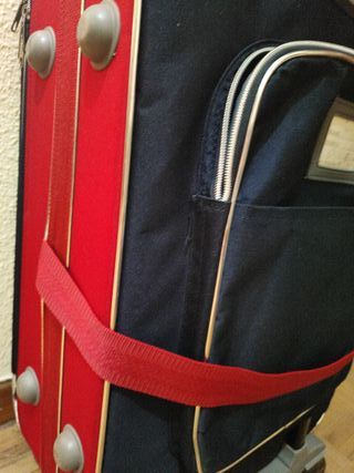 Maleta mediana azul y roja