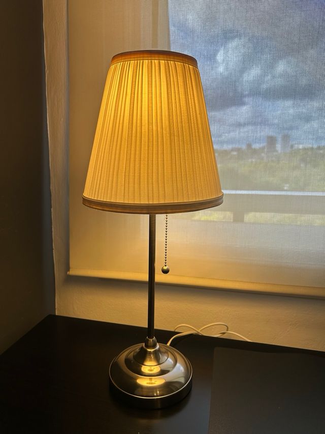 Lámpara de mesa Ikea Arstid