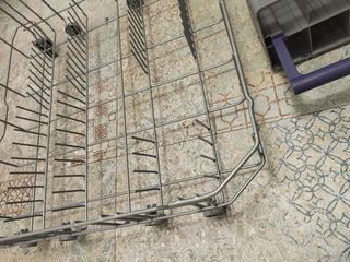 Cesta inferior lavavajillas Beko gris