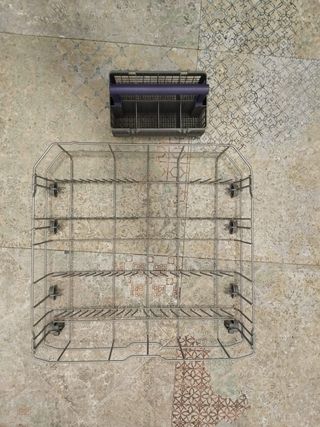 Cesta inferior lavavajillas Beko gris