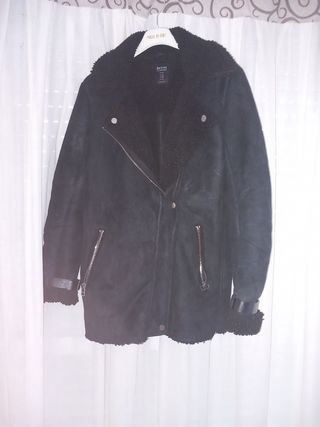 Chaqueta Bershka ante y borrego negra T.S