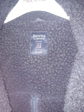 Chaqueta Bershka ante y borrego negra T.S