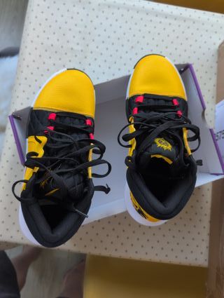 Zapatillas Baloncesto Nike LeBron Witness VIII