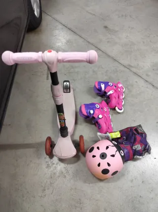 Patines 4 ruedas niña con protecciónes y patinete.