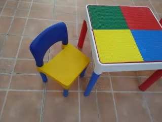 Mesa y 2 Sillas Infantiles Bloques