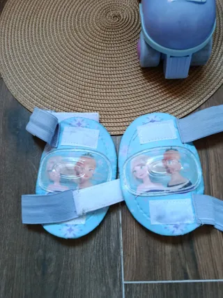 Patines Frozen y protecciones talla 27