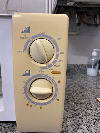 Microondas y grill Orbegozo. Funciona.