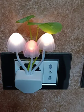 Luce LED fungo con sensore crepuscolare.