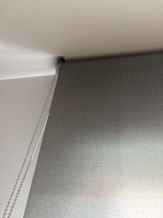 Estor enrollable gris translúcido