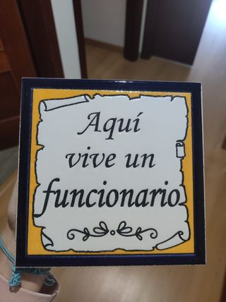 Azulejo decorativo Aquí vive un funcionario