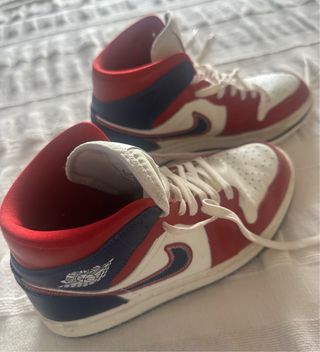Air Jordan 1 Mid SE Rojo Blanco azul unisex 