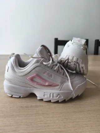 Zapatillas Fila Blancas y Rosas