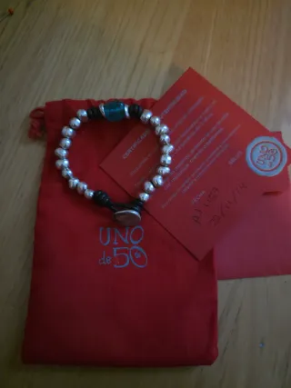 Pulsera Uno de 50 Plata y Cuero con Piedra Azul.