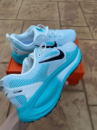 Nike Vomero 18 Talla 43