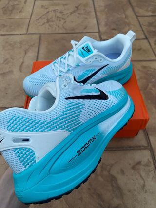 Nike Vomero 18 Talla 43