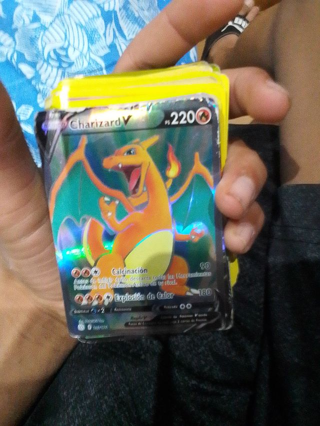 Caja de cartas Pokémon Astros Brillantes 67 cartas