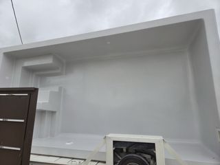 Piscina con spa y zona de playa