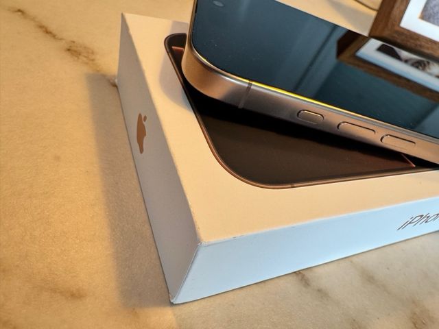 iPhone 16 Pro Dorado perfecto estado !