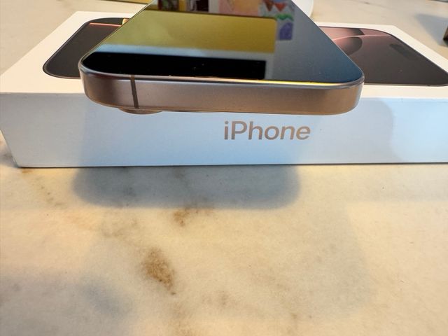 iPhone 16 Pro Dorado perfecto estado !