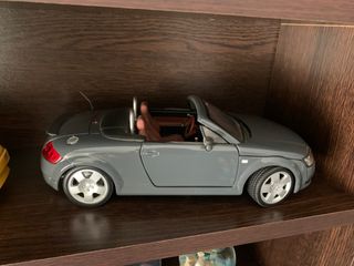 Audi TT Roadster escala 1:18, metal. Maisto