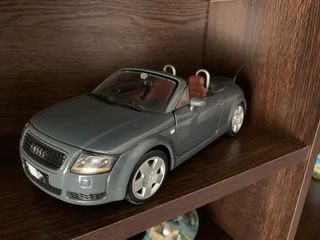 Audi TT Roadster escala 1:18, metal. Maisto