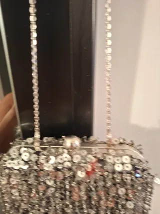 Bolso de fiesta plateado con pedrería