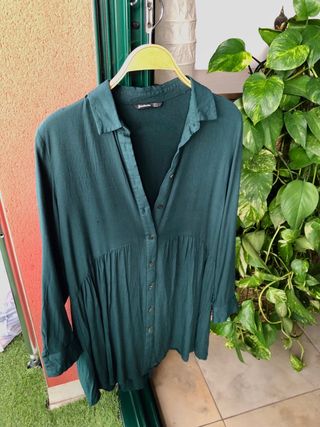 Vestido camisero verde Stradivarius 