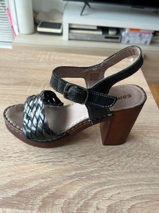 Sandalias de piel con tacón