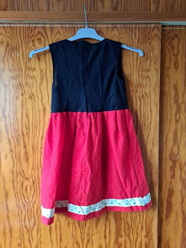 Disfraz infantil negro, rojo y verde