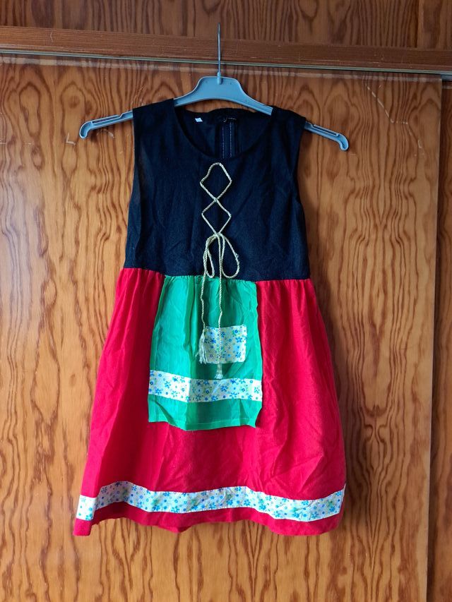 Disfraz infantil negro, rojo y verde