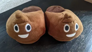 Zapatillas divertidas emoji caca