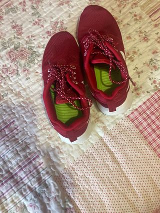 Deportivas Nike Roshe Run Burdeos