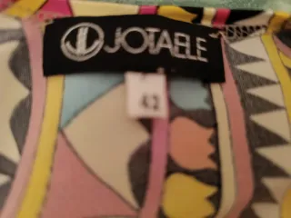 Camiseta estampada alegre