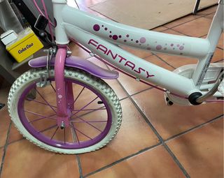 Bicicleta infantil blanca y morada