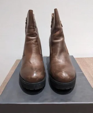 Botines de cuero con cremallera