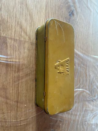 Caja metálica Alfa Máquina Coser